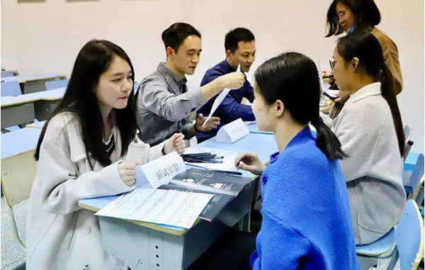 大学生到底要不要兼职？学业为重还是勤工俭学，别“毁”了前途