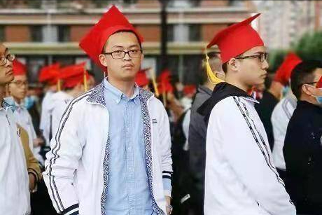 四川理科状元卢天彧：722分考上清华被嘲讽，二战学霸含金量低？