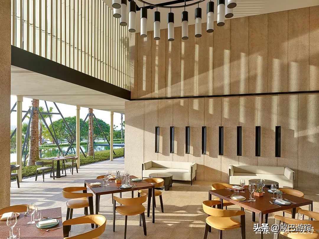 厦门这家奢牌酒店，毗邻繁华，却又遁于静谧迷人的港湾