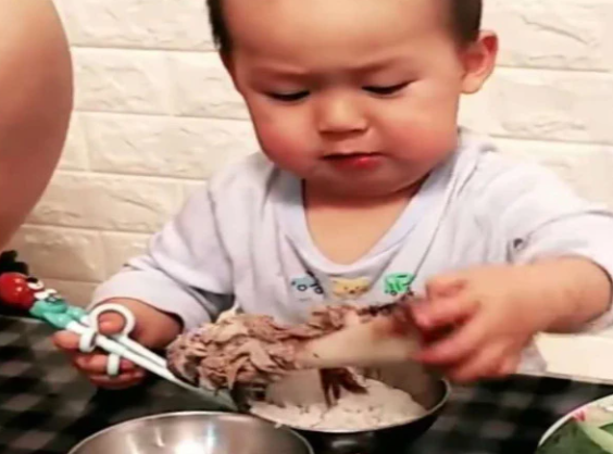 这种餐桌常见食物，比泡面还影响宝宝发育，儿科医生的忠告要牢记