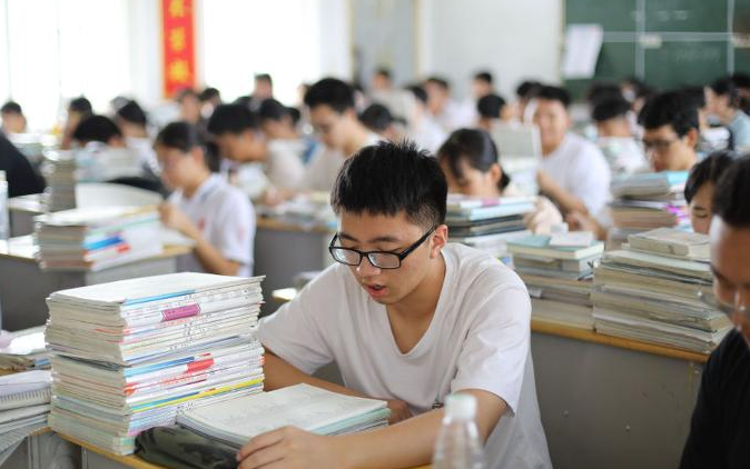 越来越多高中生放弃英语，报名日语班，原来高考还可以这样