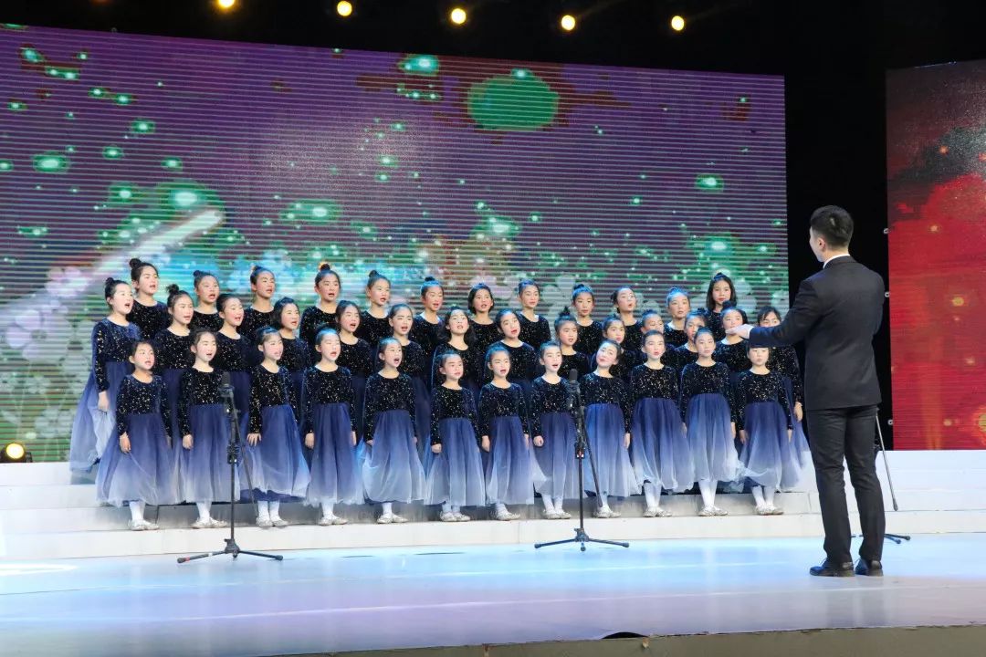 合肥世界外国语学校参加《童声中国--校园合唱节》节目