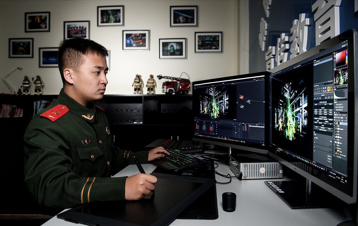 大学毕业生当兵，学龄不算军龄，兵龄满12年需要晋升四级军士长