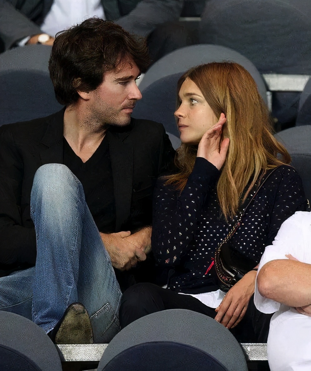 太子对水果娜和前夫的三个孩子也不错.