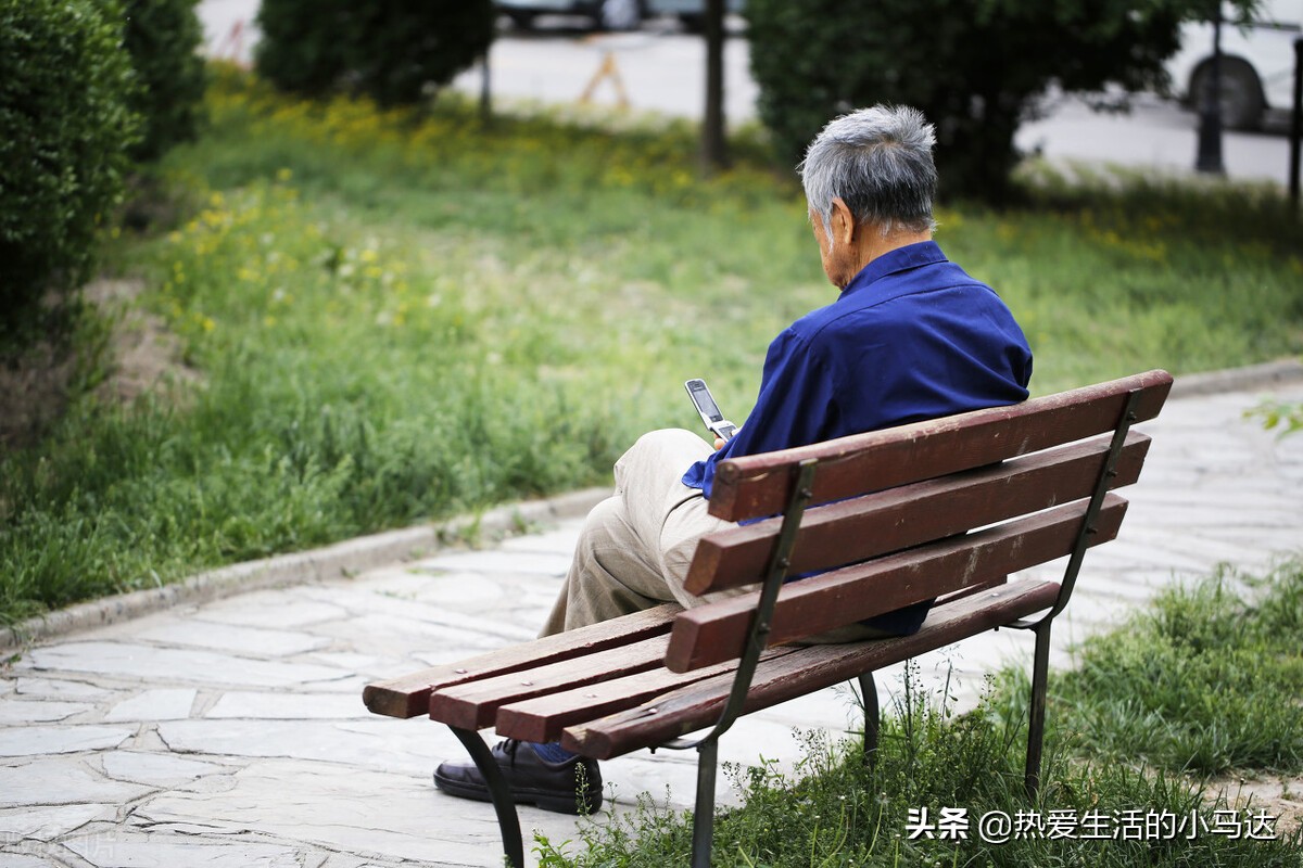 75岁老人自诉:请过保姆去过养老院后,才知道晚年能依靠的是什么