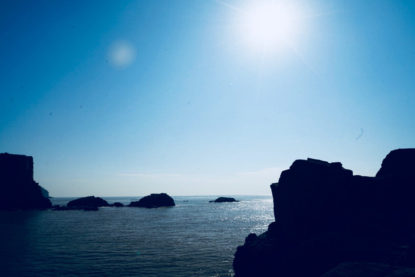 这个夏天我们一起去看海，让烦恼随海风飘远，抚慰冗杂的心
