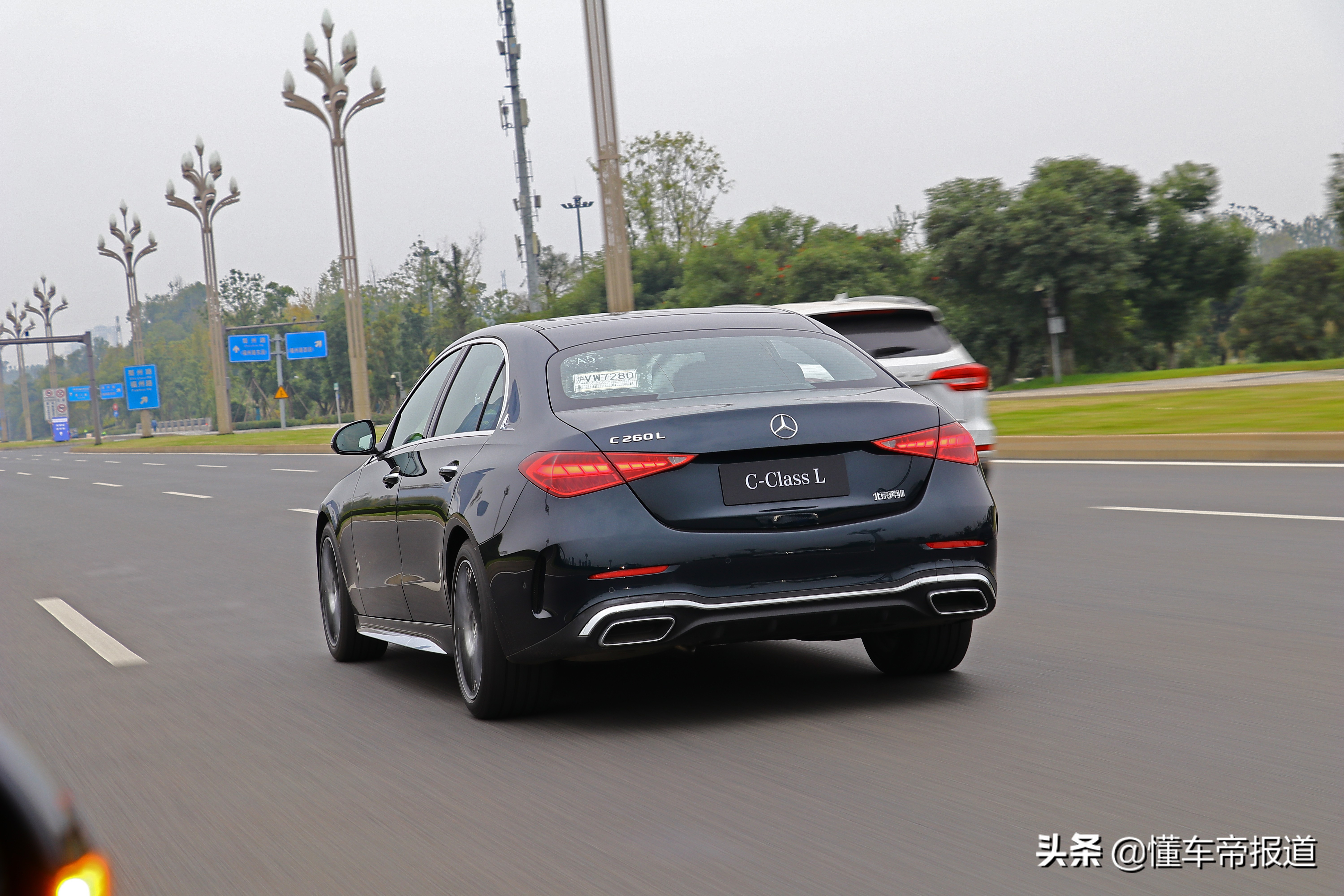 新车｜科技赋能，给生活加“电”！试驾一代奔驰C级