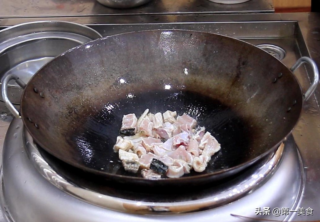 番茄鱼怎么做去腥（番茄鱼这样做鱼片滑嫩如豆腐）