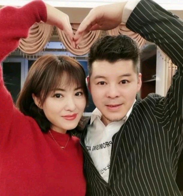 大个儿(付滃饰)和二丫(王悦饰)也是现实的一对夫妻.