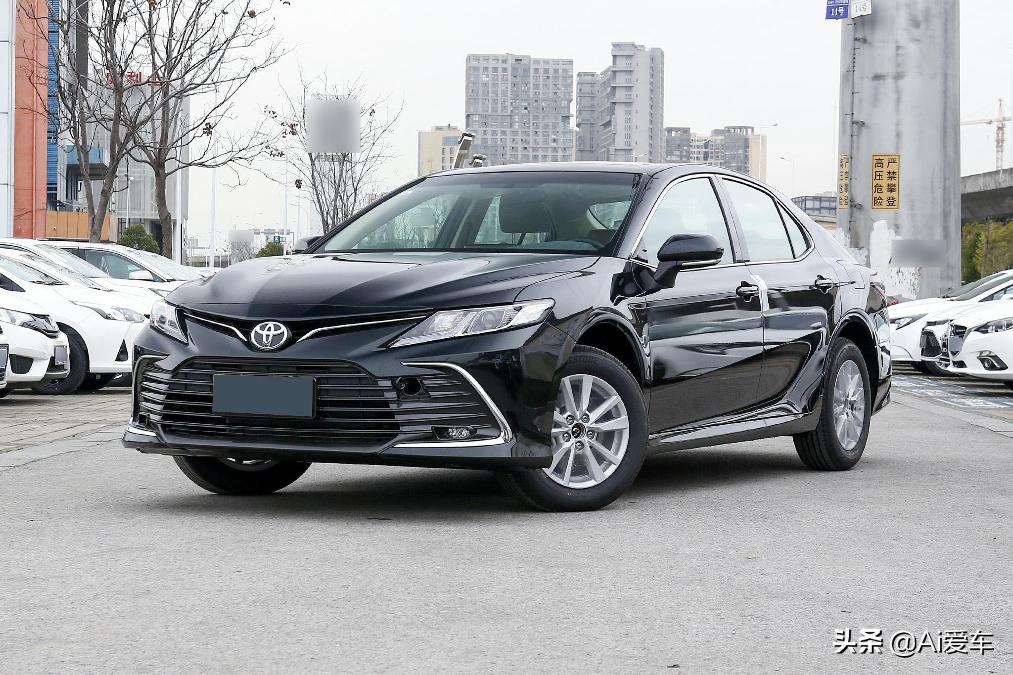 2.0L+178马力，合资热销中型家轿，实惠省心油耗5.5L,丰田凯美瑞