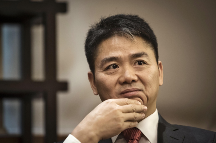 重庆残疾小伙，卖白糕成亿万富翁，宠爱妻子17年，却命丧老婆之手