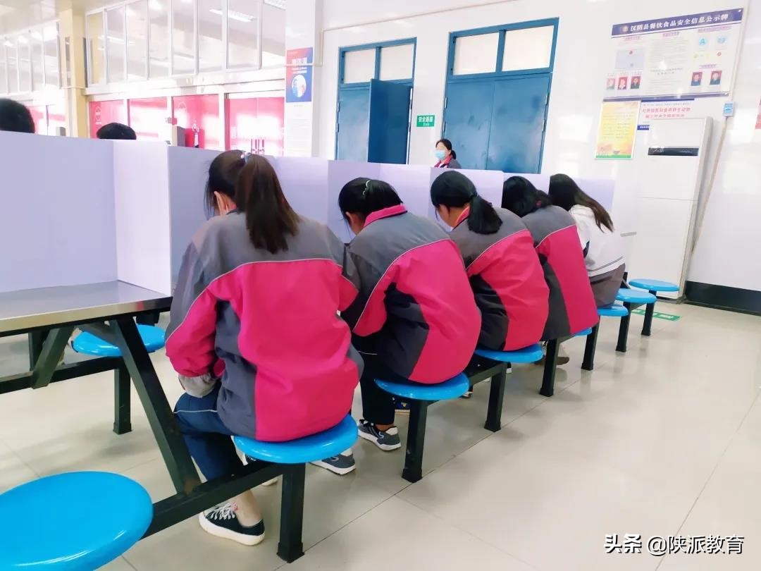 汉阴县2500余名高三学生重返校园