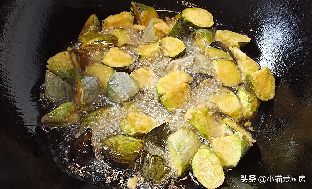 教你烧茄子好吃的做法，外酥里嫩酸甜香辣，大人和孩子都喜欢