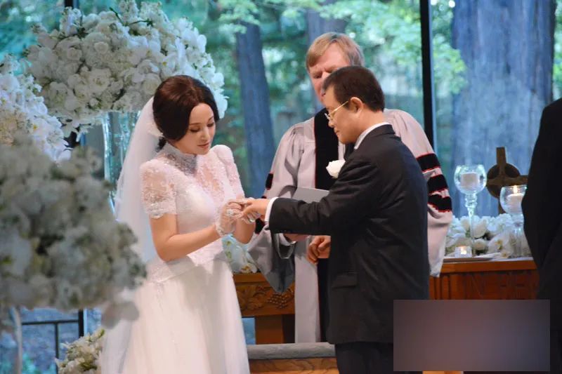 情史丰富的8位女星，一个比一个有故事，有人用爱疗伤有人毁声誉