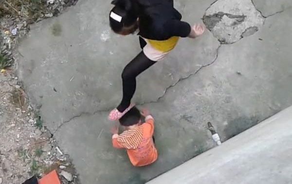 调教惩罚妻子学校（妈妈别打了）