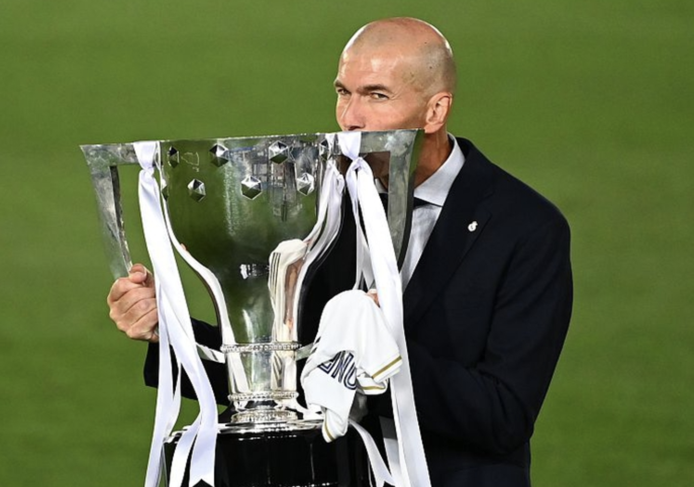 斩获皇马执教生涯第5冠(齐达内厉害,执教皇马5年拿11冠,当今足坛第一