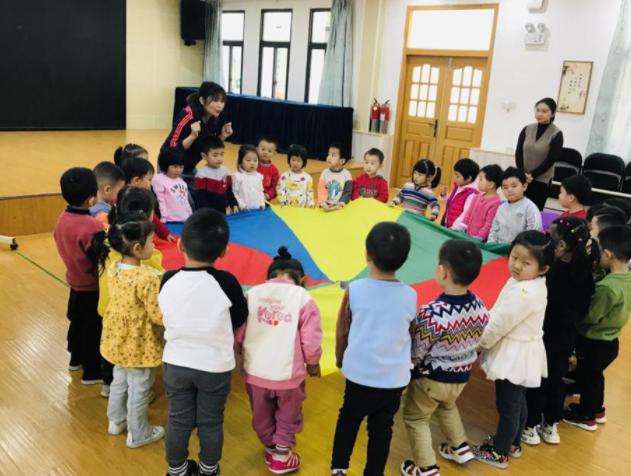 学前教育专业除了当幼儿园老师，还有别的出路，毕业生应提早准备