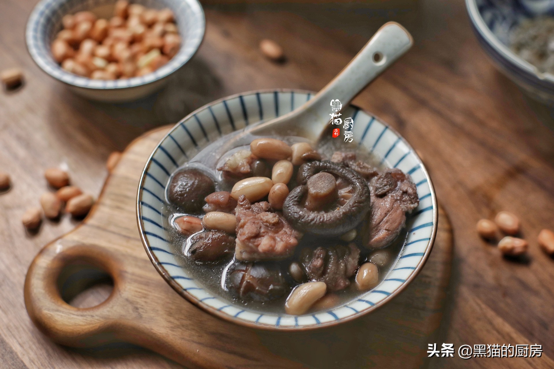 广东人都爱用猪尾煲汤，10块钱一条煲一锅，老人强壮筋骨营养滋补