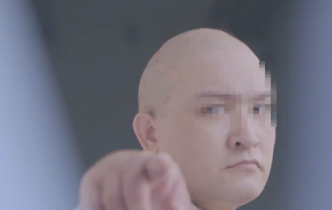 “这里的人刑期比命还长，看押他们，我就像坐在火山口”