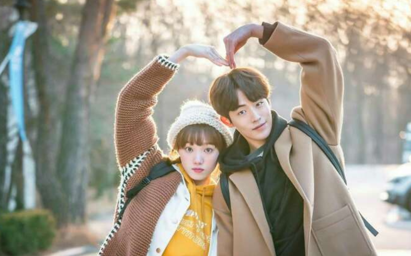 女大学生“怀孕”现象接连不断，辅导员道出原因，别不以为意