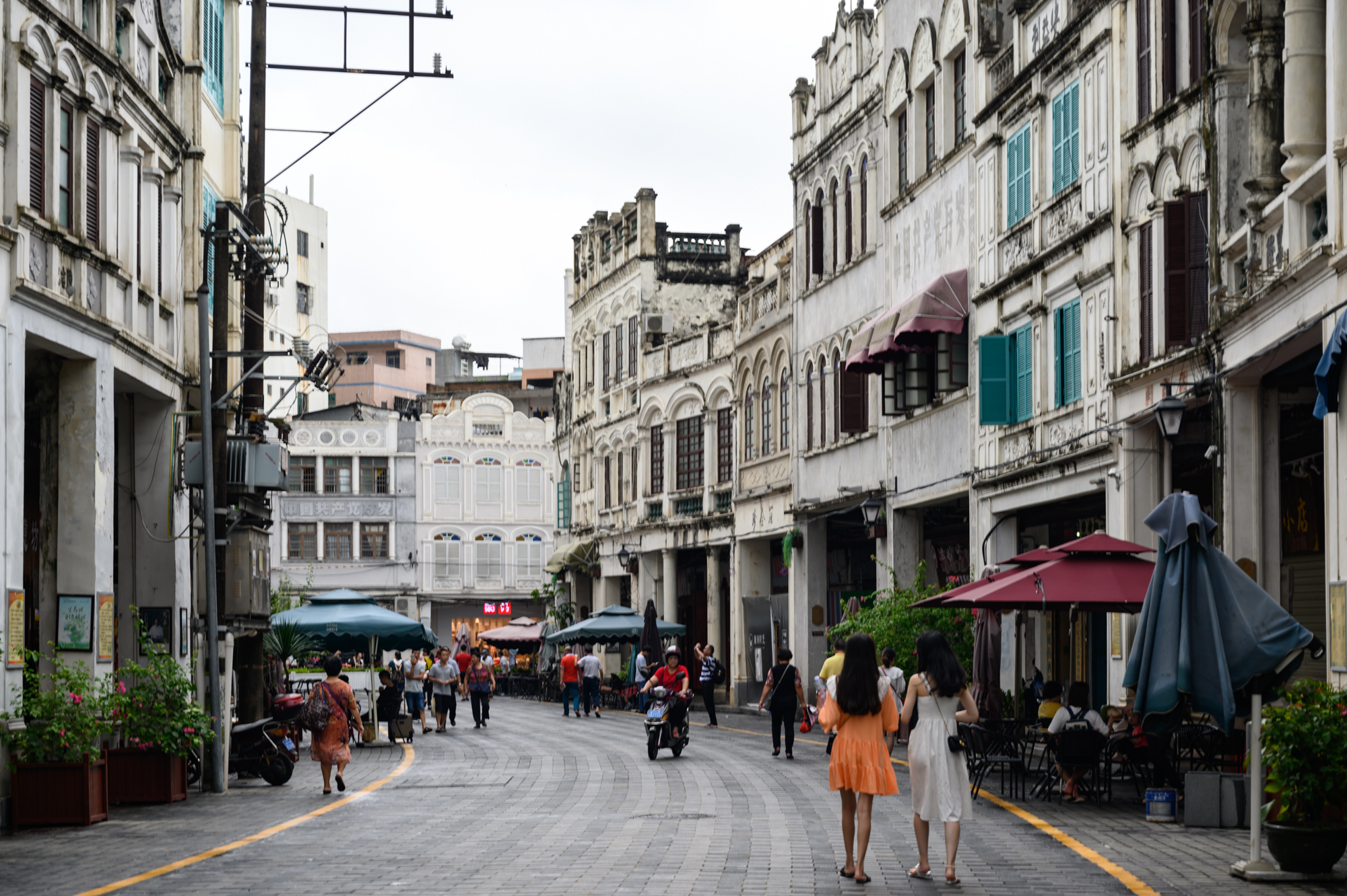 骑楼建筑(海口骑楼老街,600多栋百年骑楼带你重现老海口的"南洋风情")