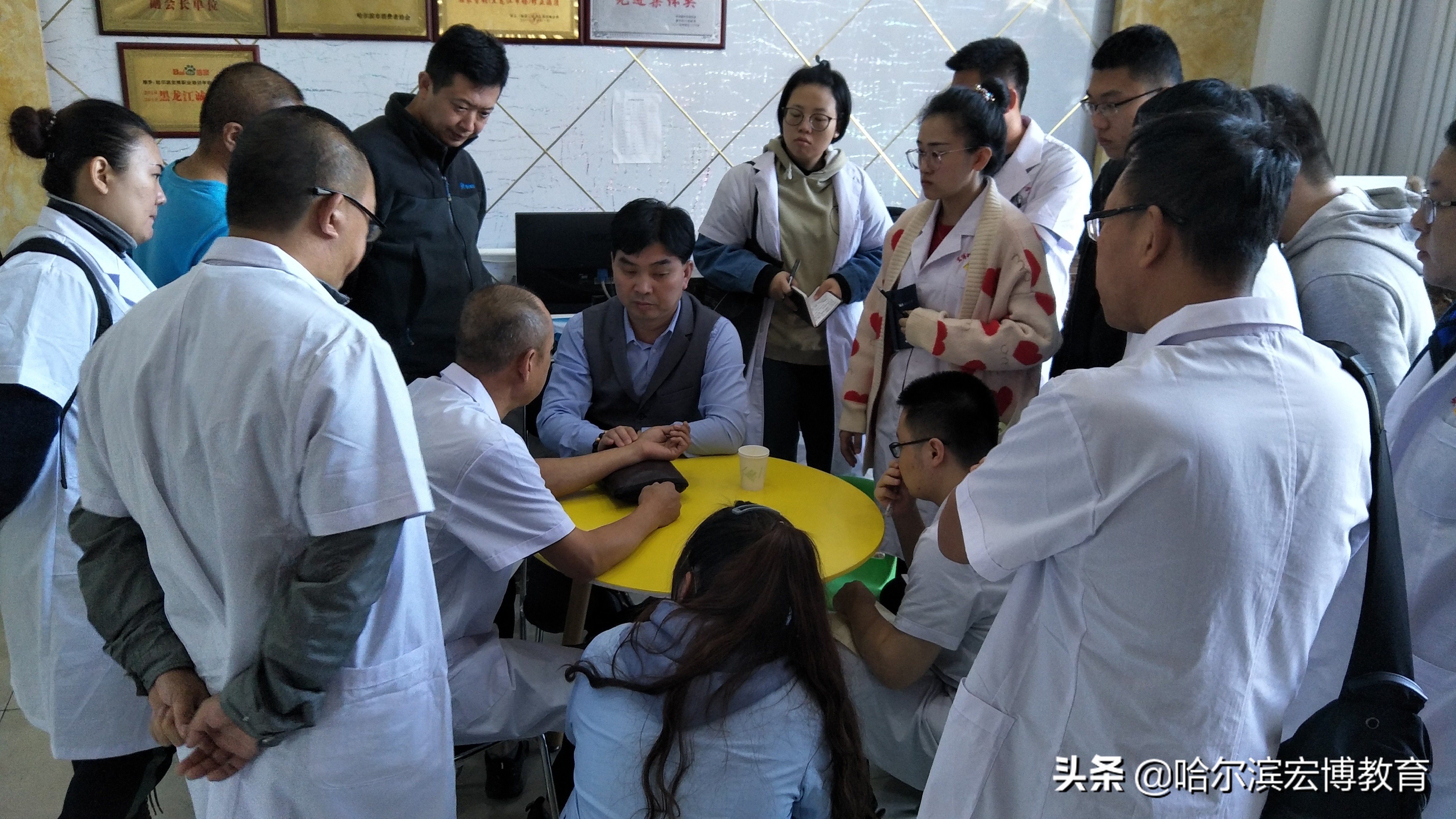 正规的按摩培训学校的老师怎么教推拿？这篇文章告诉你……