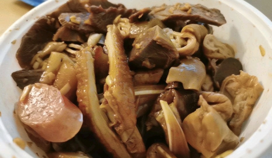 武汉这家夫妻卤菜店，风味十足花样多，一天500斤不够卖