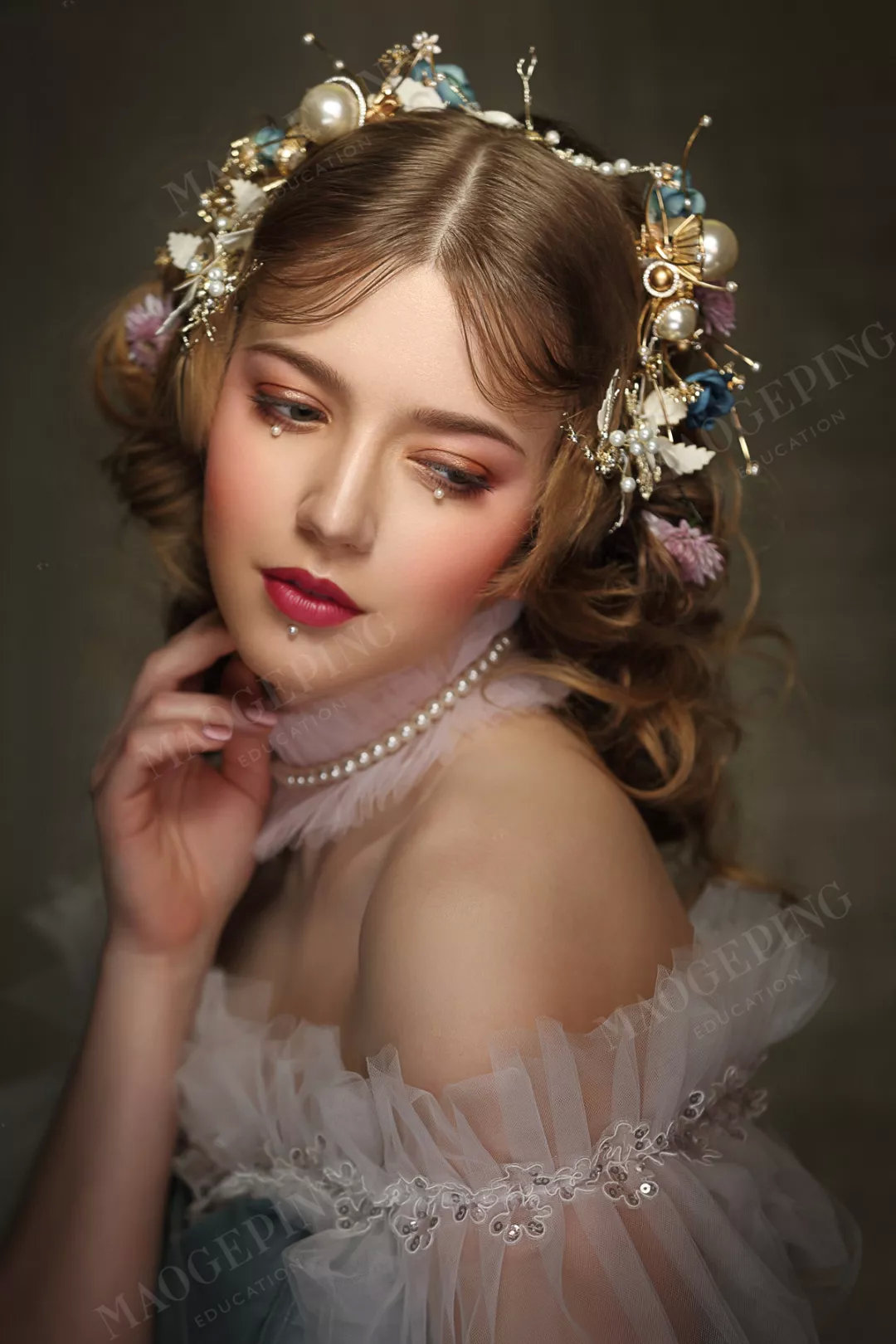 图片图片还能让新娘看起来更加娇艳妩媚不仅能够彰显新娘的性感高贵