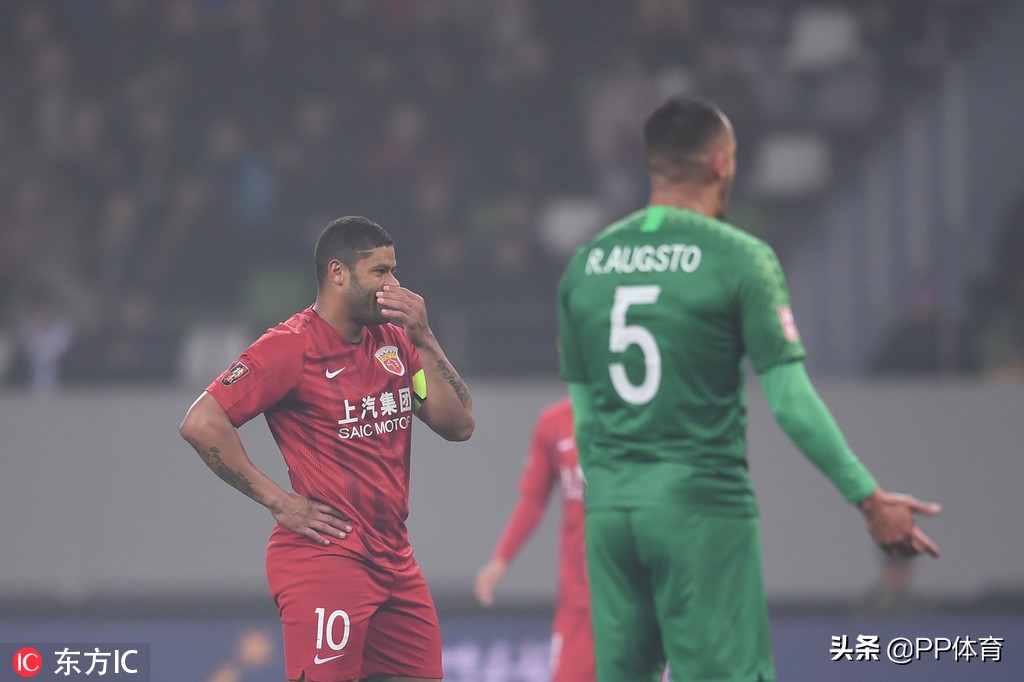 中超球服为什么不印名字（扎心了！中超球员球衣名频繁乌龙 缺字母+名字仨字错俩）