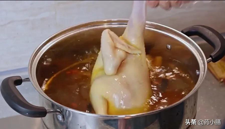 广东人喜欢的咸香鸡，做法简单味道鲜香入味，超好吃