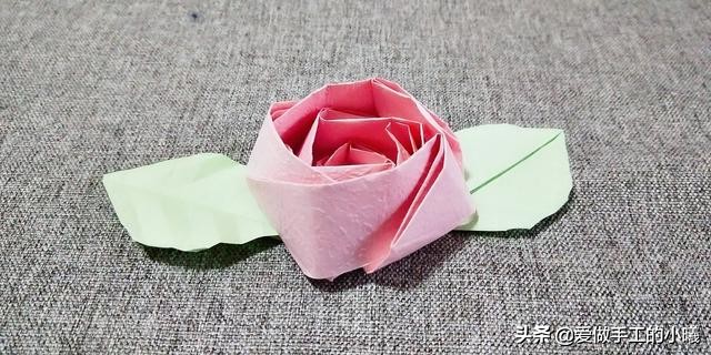 教你用简单的方法折一朵漂亮的玫瑰花