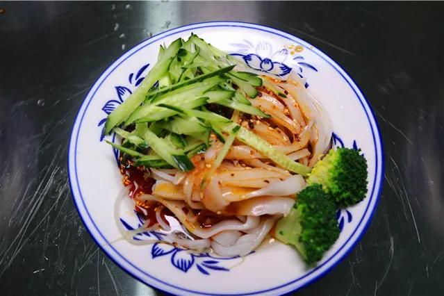 小麦淀粉可以制作凉皮吗？凉皮怎么做好吃，大厨：教你正确做法