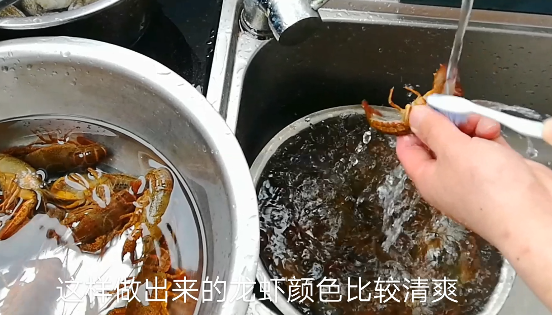 清水小龙虾的做法（堪比餐厅大厨的清水小龙虾烹饪方法）
