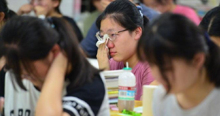 高考语文作文如何能够取得高分？字迹工整，清楚标题立意缺一不可