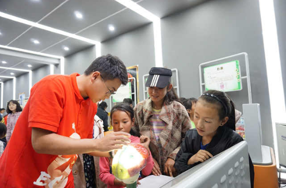 励志！新华社跟踪直播！四川贫困山村大学生，在上海求学，还被保送硕博连读！