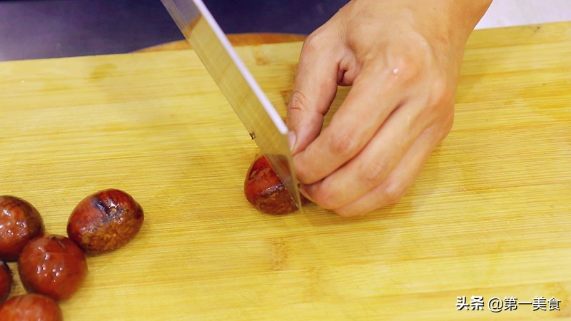 外面排队1小时！大厨教你在家做蜜糖板栗，简单3步，个个香甜软糯