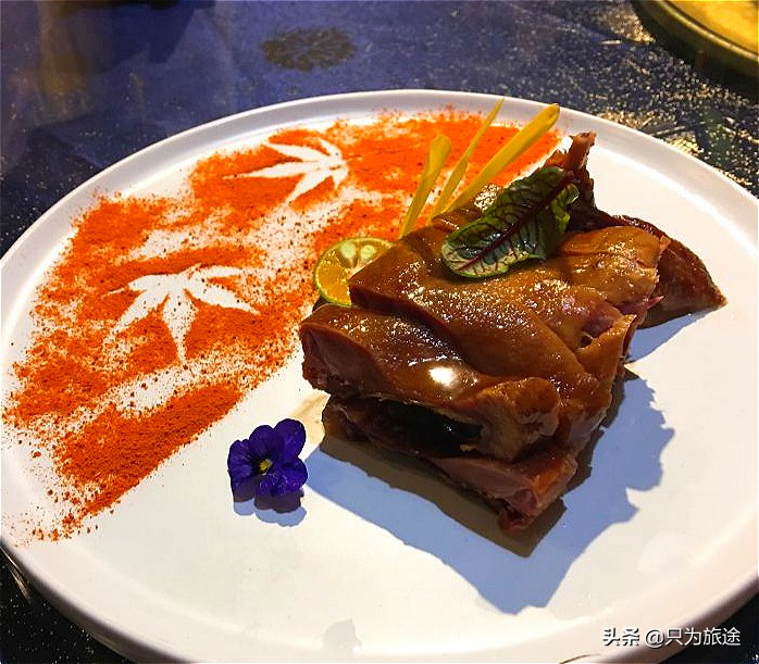 喝散装茅台、穿古装的小姐姐，闹中取静，古韵十足的重庆私家会所