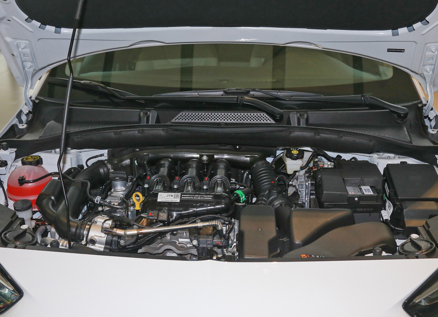 别克凯越：从8.39万降至5.45万起，百公里油耗4.7L