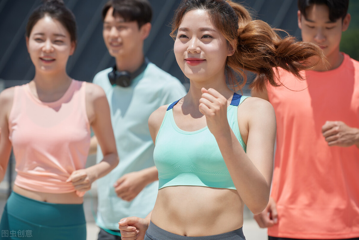 女孩练排球有什么好处（什么样的运动适合女孩？）-趣拿体育