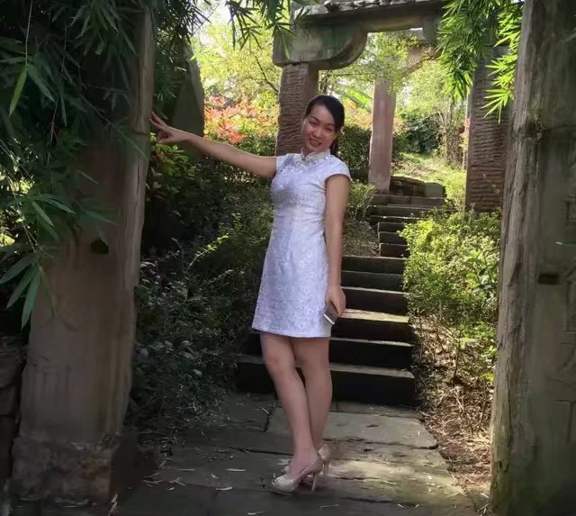 装修女老板今年目标：让十几个员工吃饱饭，重启从减肥穿旗袍开始