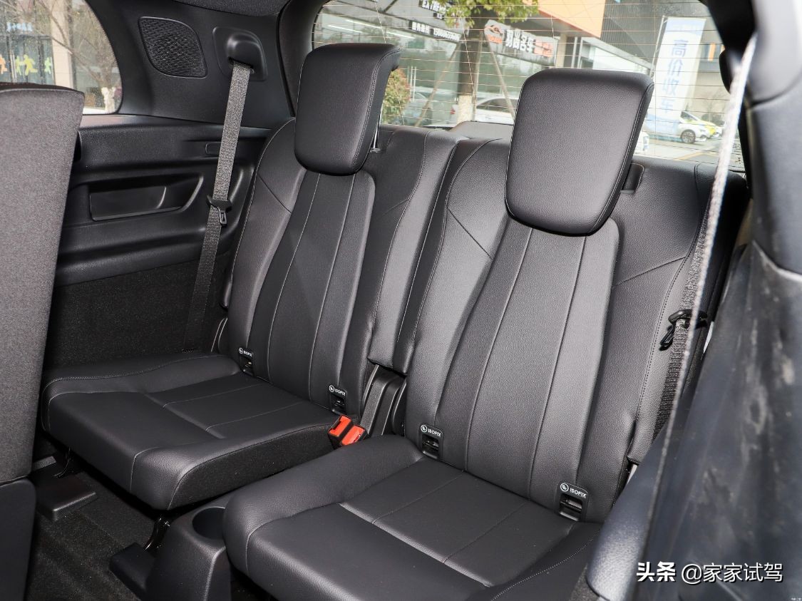 30万全能豪华SUV怎么选？奔驰GLB/宝马X2/奥迪Q3选择谁？