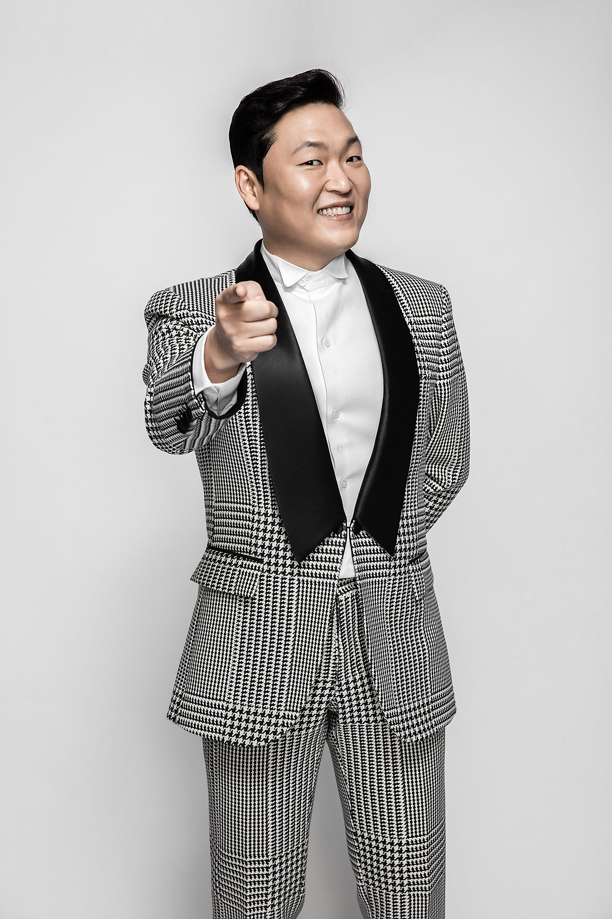 低俗的标签被死死盖在《绅士》这首曲子上,朴载相的各种黑料也被挖