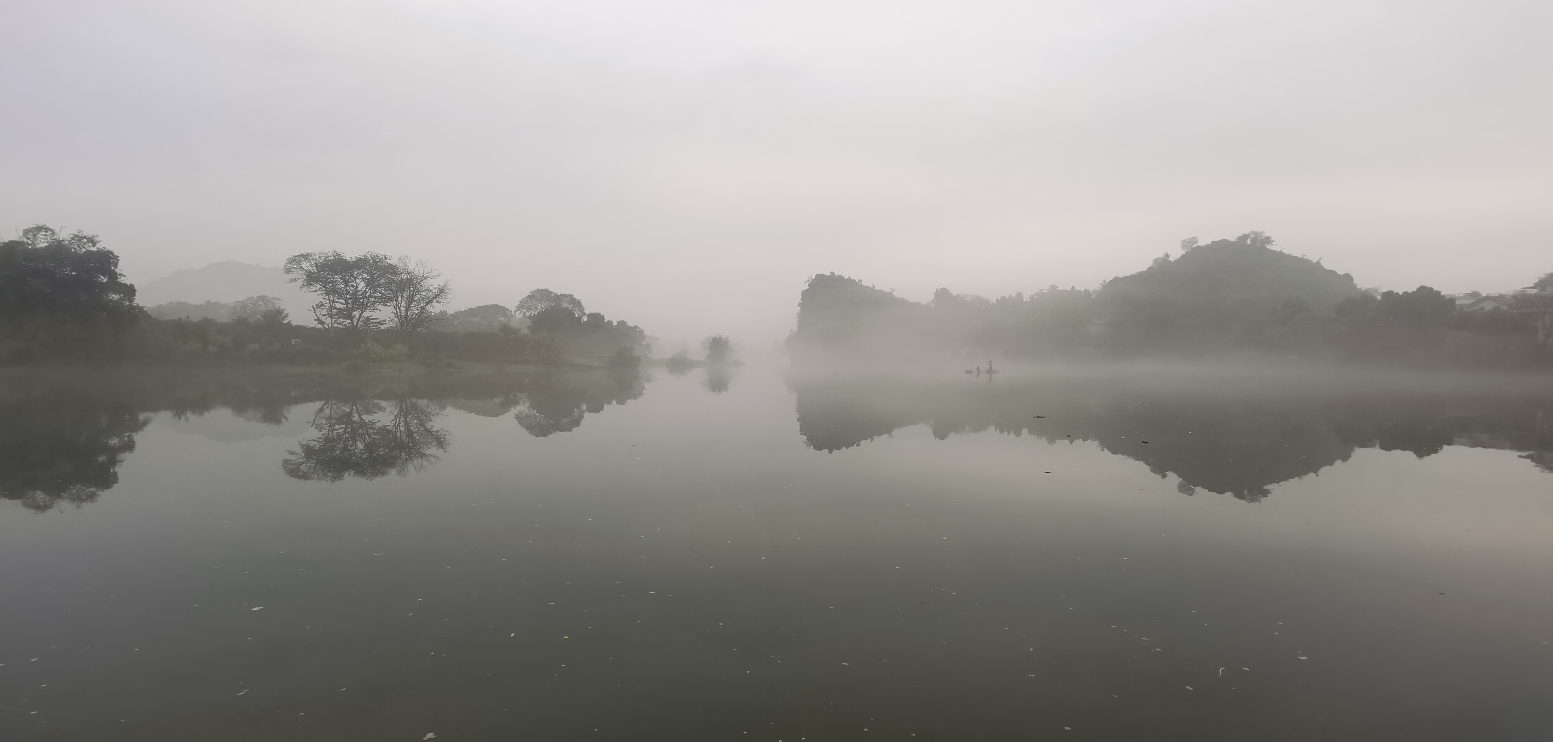 烟雨中的净瓶山如诗如画