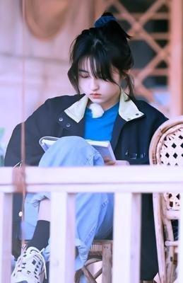 同是童星，林妙可北电落榜，张子枫北电艺考第三名，两人差距明显