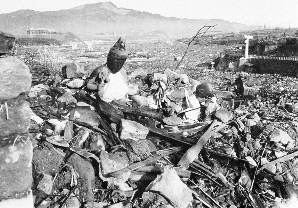 原子弹下的冤魂：那个背负亡弟尸体的日本儿童