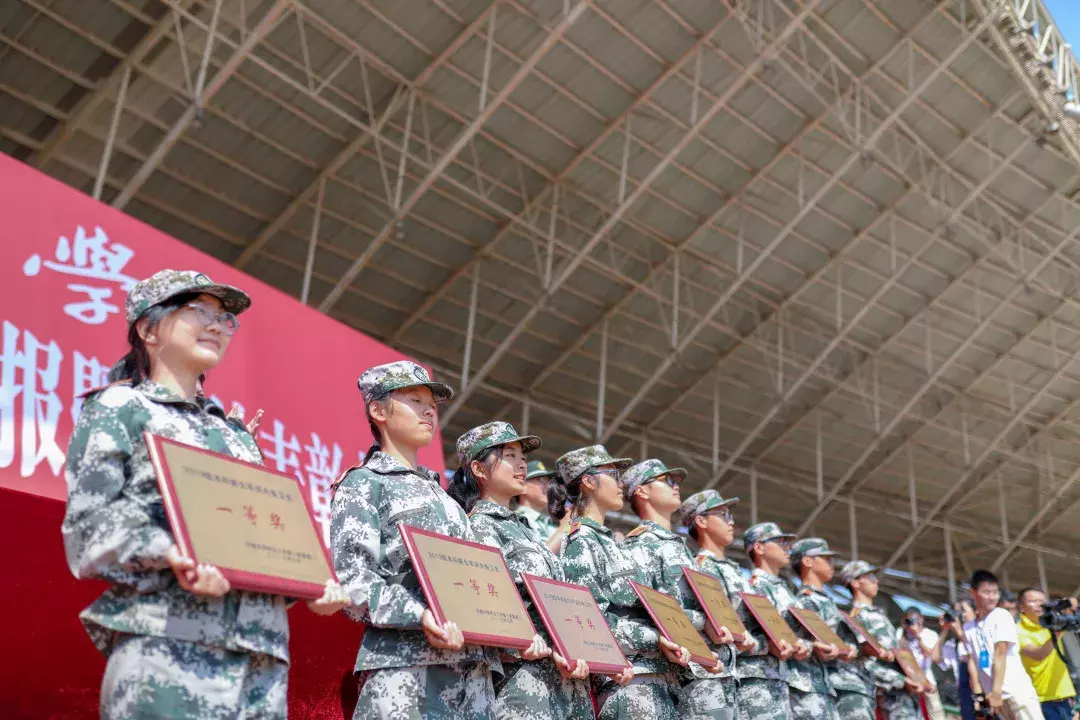 2019级中南大学本科新生完成军训，雄姿英发展风采！