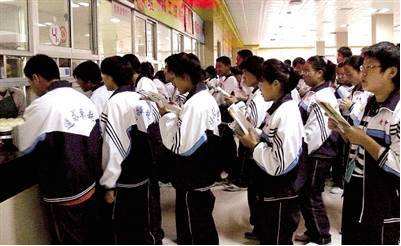 我国三大“高考工厂”成绩出炉，衡中错失状元，毛中本科上线过万