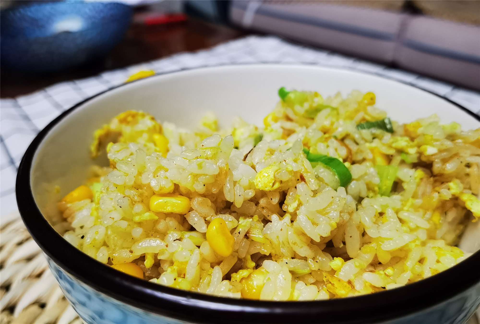 炒大米饭的做法（炒米饭掌握3个黄金法则色泽靓丽）