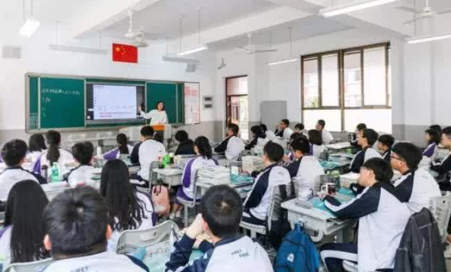 河南高考人数125万，20.4万人已被提前录取，网友称赞有先见之明