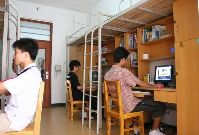 大学宿舍的5种规格，4人间幸福指数最高，你的宿舍是哪种规格？